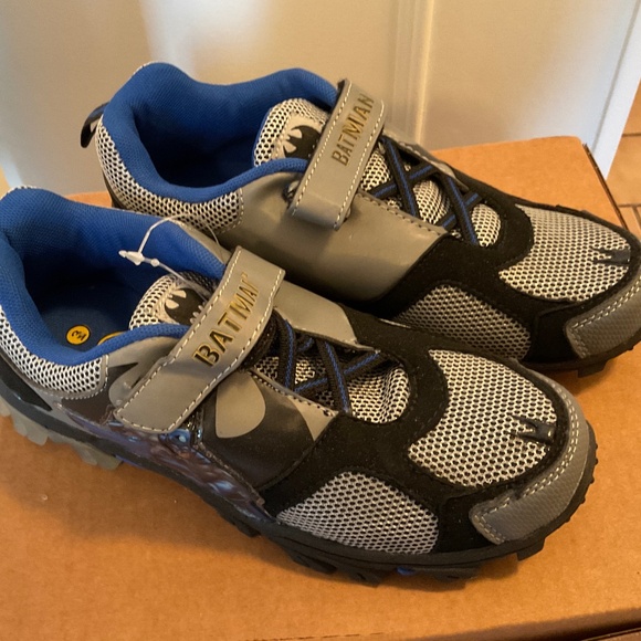 Boys Batman Runners size 3.   *brand new* - Picture 2 of 6